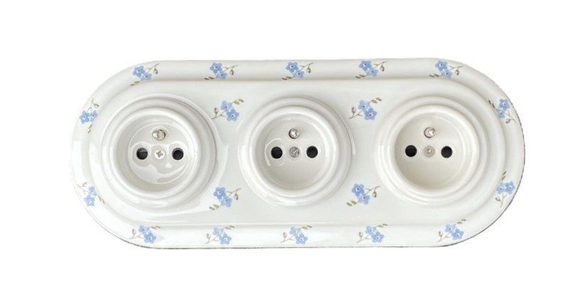 Keramická trojnásobná zásuvka / vypínač, biela maľovaná, NEZÁBUDKY