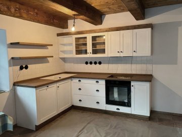 Význam detailů v interiérovém designu: Jak keramické retro vypínače a zásuvky ovlivňují atmosféru místnosti